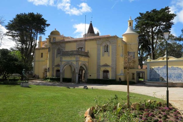 Museu Biblioteca dos Condes de Castro Guimarães